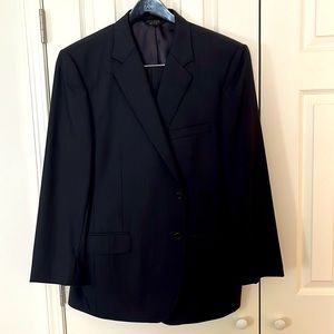 Jos. A Bank Signature Gold 46 R men’s suit. Perfect condition, barely worn.